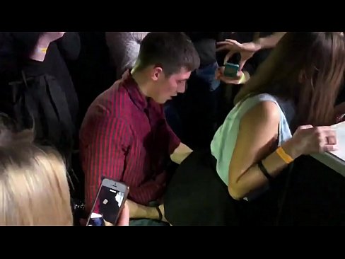 ❤️ Regte seks in 'n Russiese nagklub. 18-jarige Russiese meisie in die anus en vagina in 'n nagklub genaai ❤️ Porno vk by ons af.hqpornvideos.ru ☑